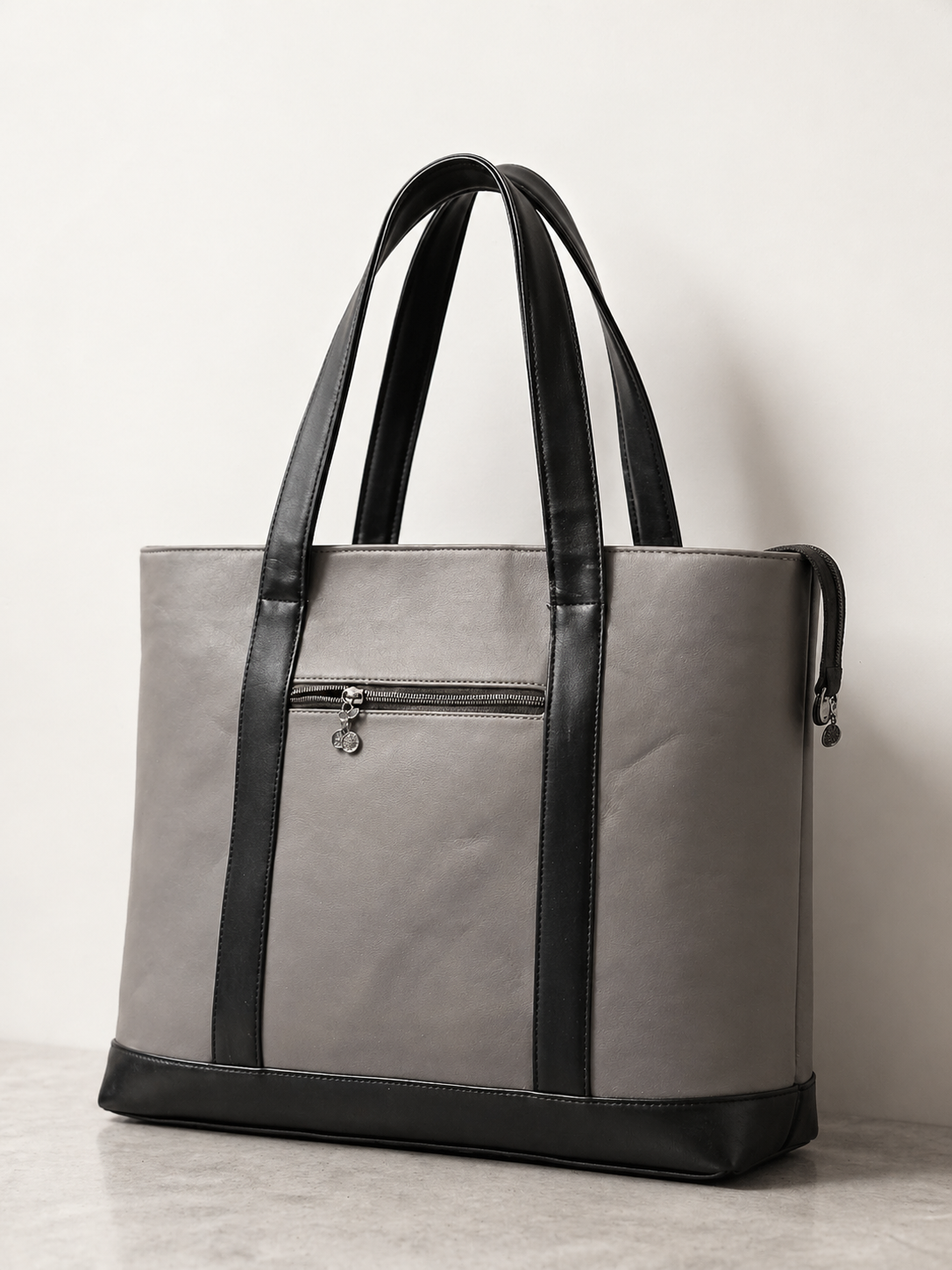 THE CLASSIC GRAY TOTE