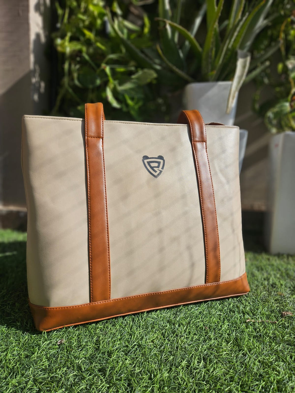 THE SAND BEIGE TOTE